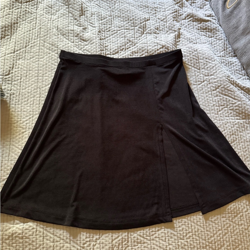 Elegant Black Women's Skirt - Picture 2 of 4